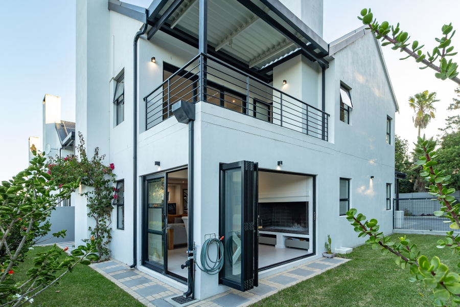 4 Bedroom Property for Sale in Tara Western Cape